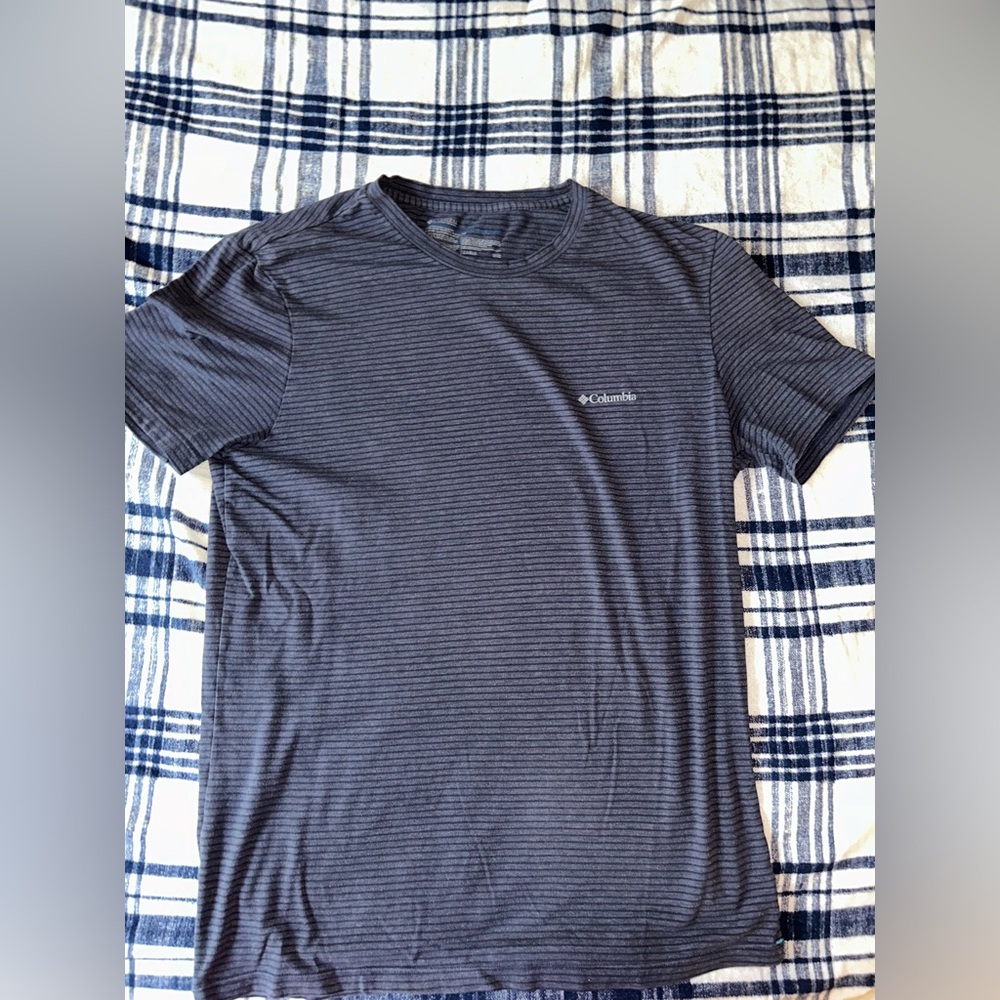Blueish gray Columbia tshirt
